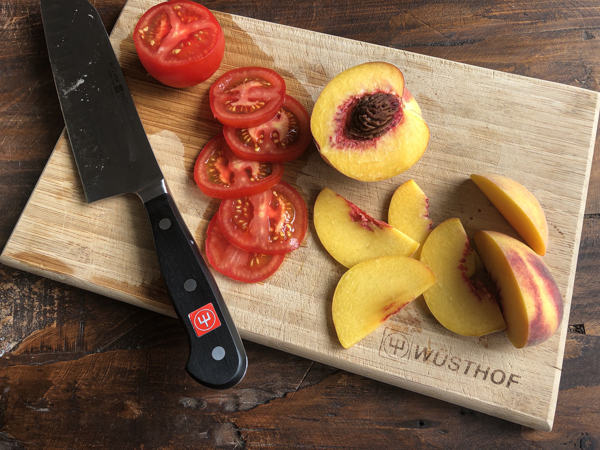 Example of how the Tomatoes and Peaches should be sliced