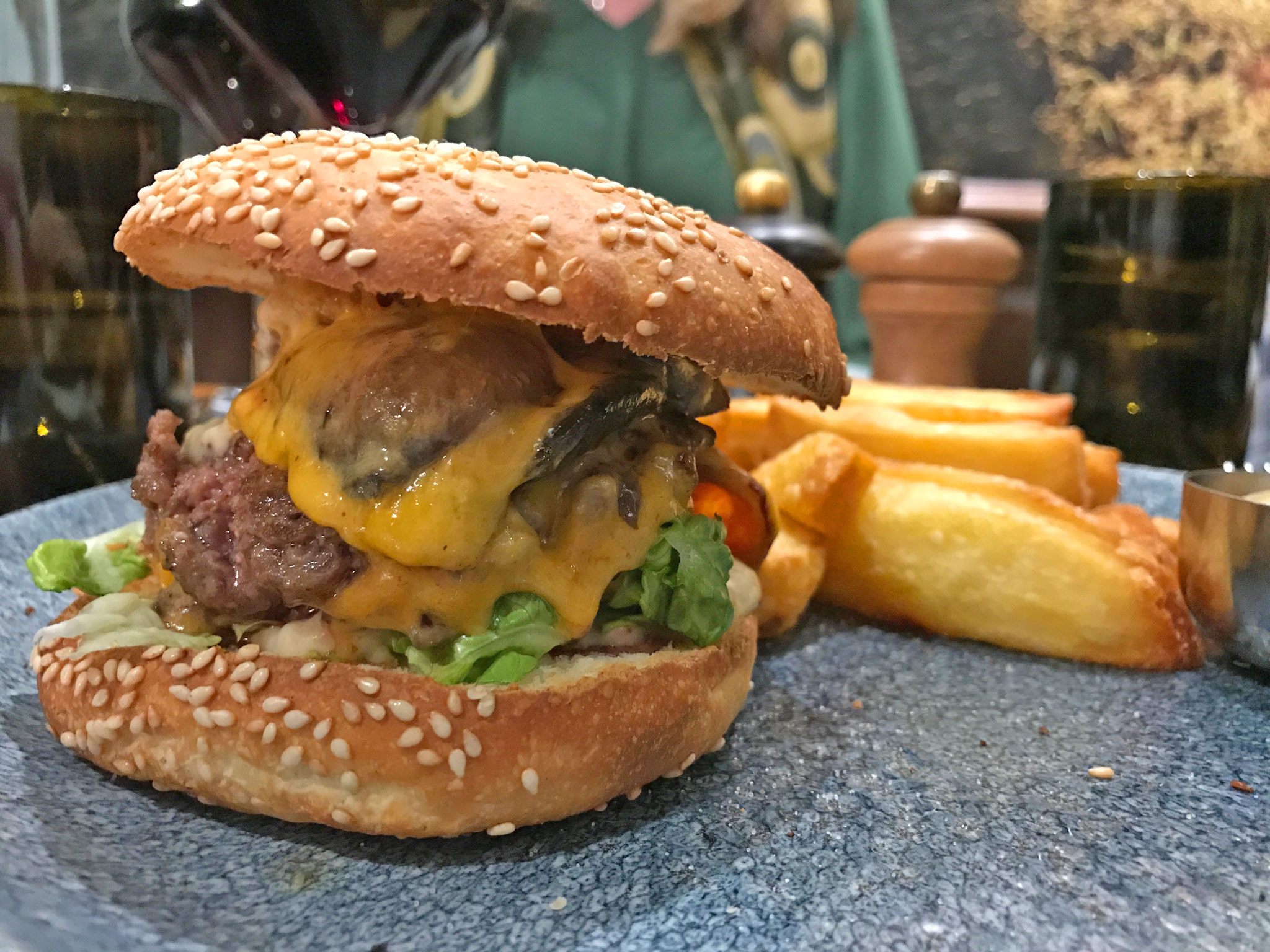 Cheeseburger at Le Colvert Bistrot, Paris, France