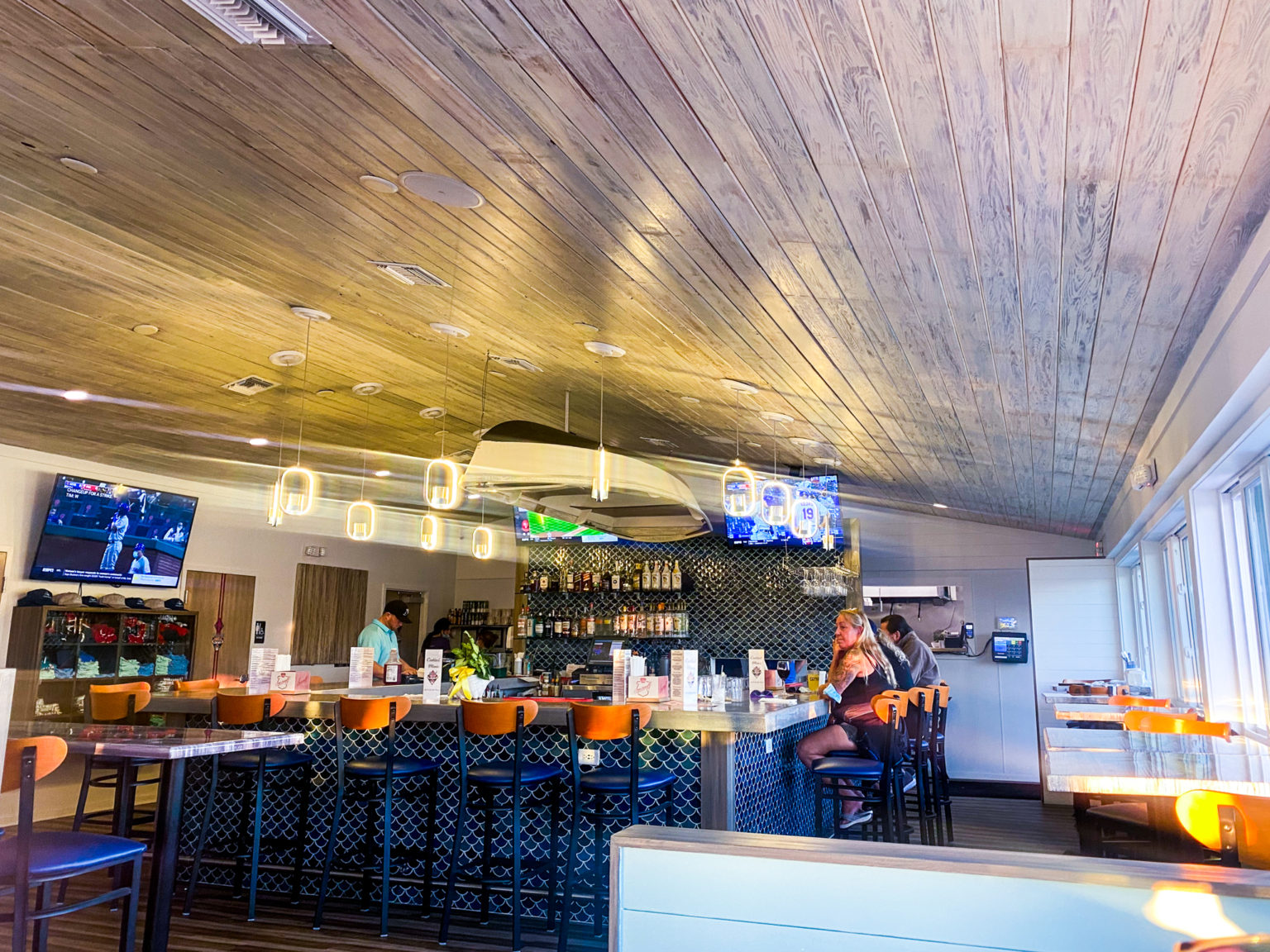 Buoy’s Waterfront Bar & Grille Offers Relaxed Beach Dining