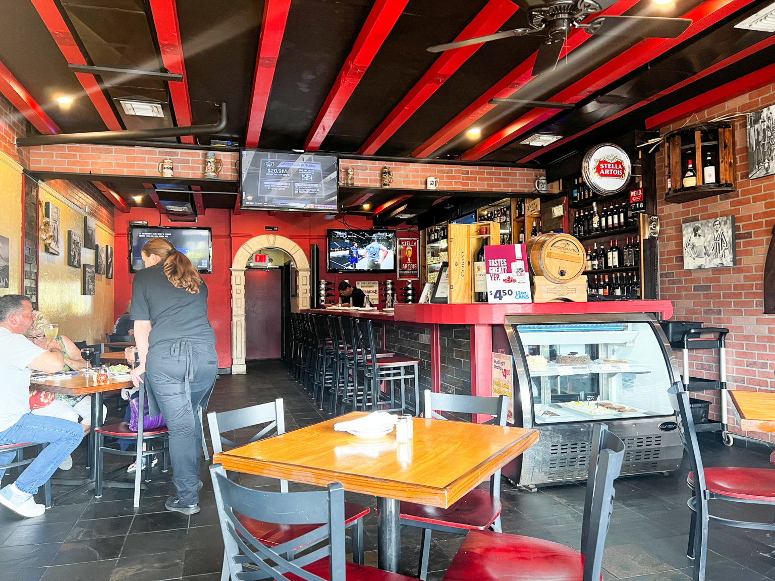 Tuttorosso A St. Pete Beach Treasure for Casual Italian Dishes and Pizzas