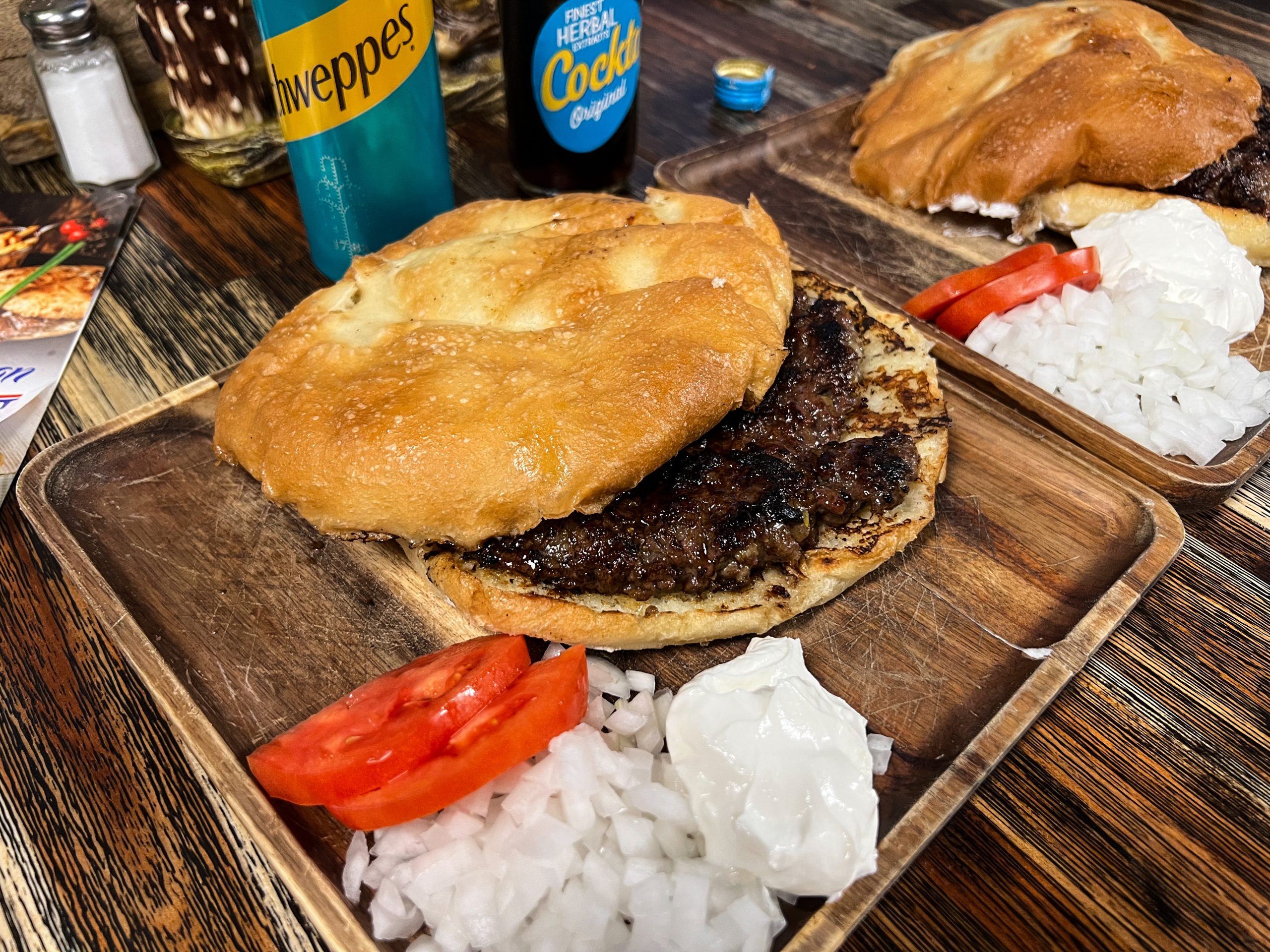 Pljeskavica (gourmet burger)