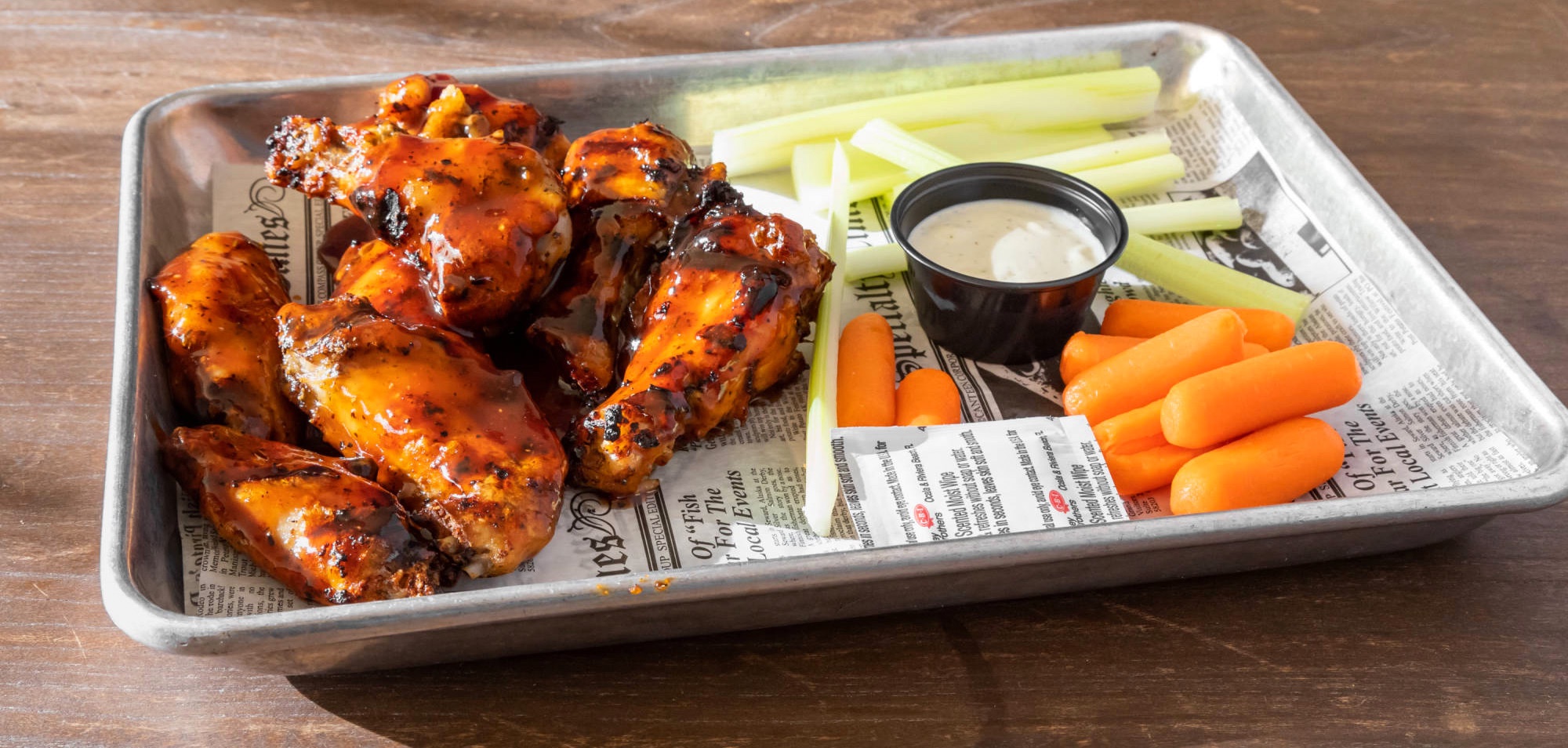 https://stpetersburgfoodies.com/wp-content/uploads/2023/08/Buffalo-Wings-The-Big-Catch.jpg